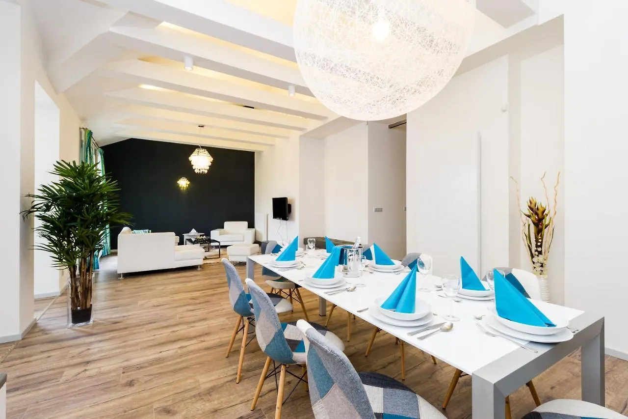 Empirent Mucha Apartments